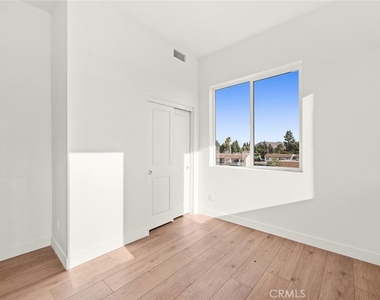 9613 Juniper Avenue - Photo Thumbnail 15