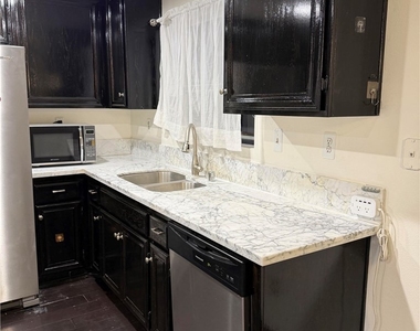 329 Genoa Street - Photo Thumbnail 17
