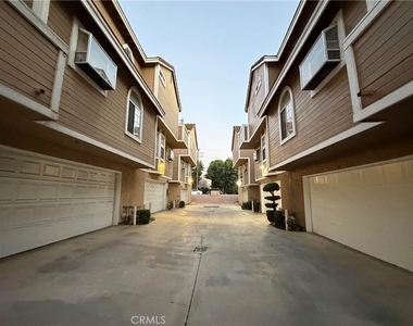 329 Genoa Street - Photo Thumbnail 5