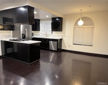 329 Genoa Street - Photo Thumbnail 10