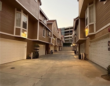 329 Genoa Street - Photo Thumbnail 2