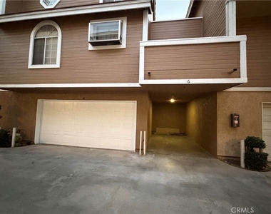 329 Genoa Street - Photo Thumbnail 4