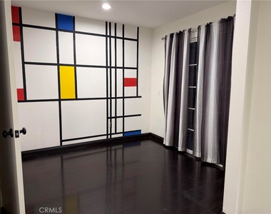 329 Genoa Street - Photo Thumbnail 12