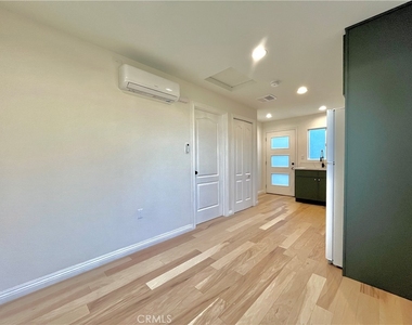 938 E Sandra Avenue - Photo Thumbnail 8