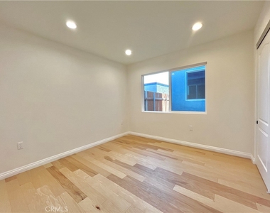 938 E Sandra Avenue - Photo Thumbnail 6