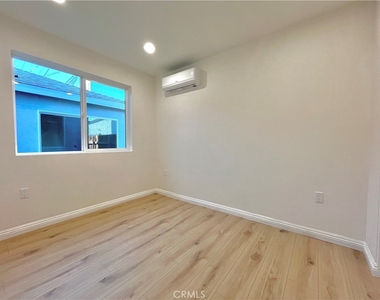 938 E Sandra Avenue - Photo Thumbnail 5