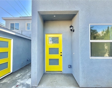 938 E Sandra Avenue - Photo Thumbnail 23