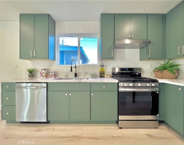 938 E Sandra Avenue - Photo Thumbnail 2