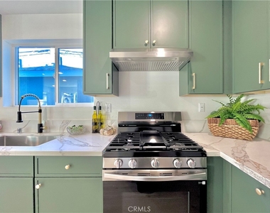 938 E Sandra Avenue - Photo Thumbnail 4