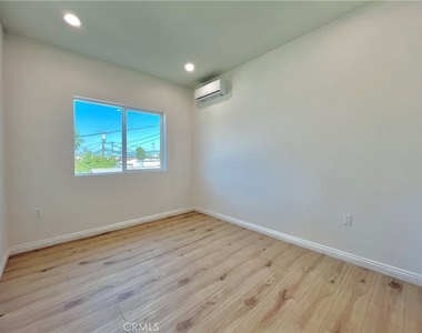 938 E Sandra Avenue - Photo Thumbnail 22