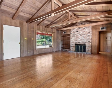 755 Glenside Dr - Photo Thumbnail 4