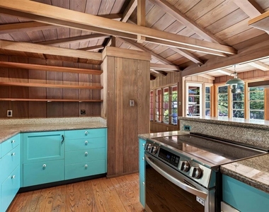 755 Glenside Dr - Photo Thumbnail 10
