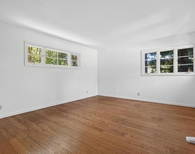 755 Glenside Dr - Photo Thumbnail 12
