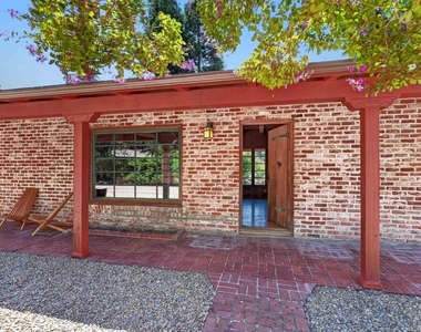 755 Glenside Dr - Photo Thumbnail 2