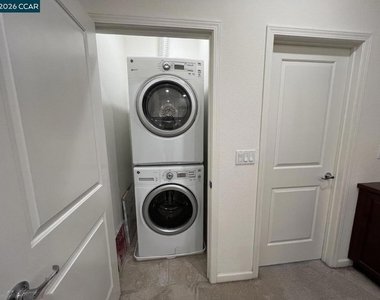 2762 Ferrara Cir - Photo Thumbnail 32