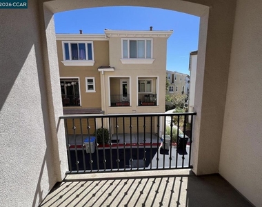 2762 Ferrara Cir - Photo Thumbnail 19