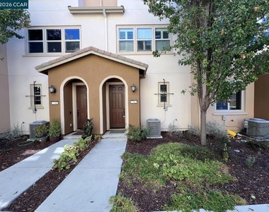 2762 Ferrara Cir - Photo Thumbnail 2