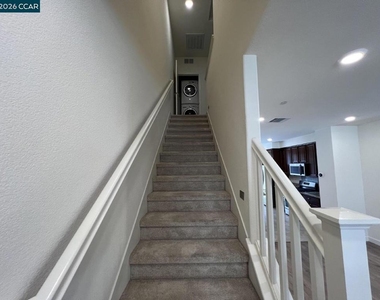 2762 Ferrara Cir - Photo Thumbnail 20