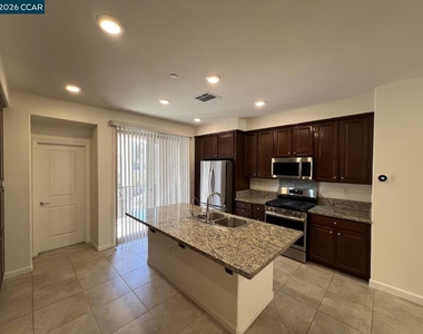 2762 Ferrara Cir - Photo Thumbnail 16
