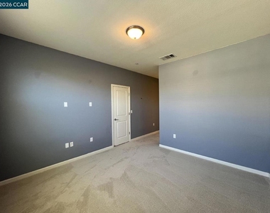 2762 Ferrara Cir - Photo Thumbnail 23