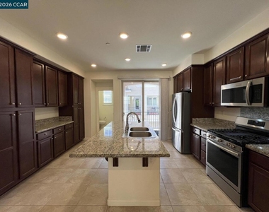 2762 Ferrara Cir - Photo Thumbnail 9