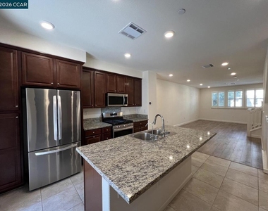2762 Ferrara Cir - Photo Thumbnail 11