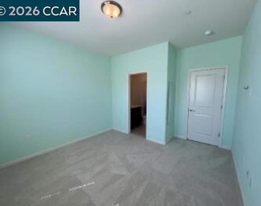 2762 Ferrara Cir - Photo Thumbnail 29