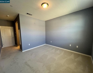 2762 Ferrara Cir - Photo Thumbnail 22