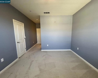 2762 Ferrara Cir - Photo Thumbnail 24