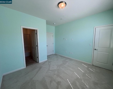 2762 Ferrara Cir - Photo Thumbnail 28