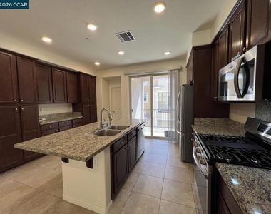 2762 Ferrara Cir - Photo Thumbnail 12