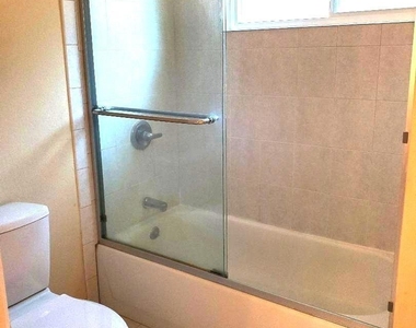708 Court Ln - Photo Thumbnail 23