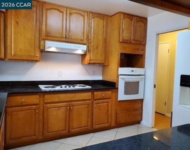 708 Court Ln - Photo Thumbnail 8