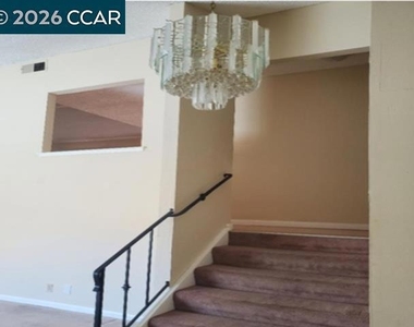 708 Court Ln - Photo Thumbnail 2