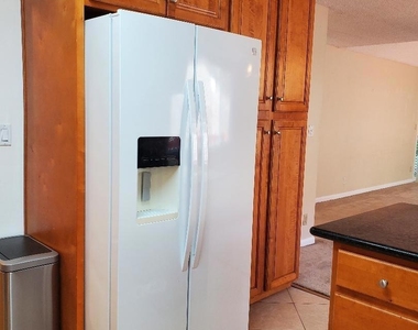 708 Court Ln - Photo Thumbnail 9