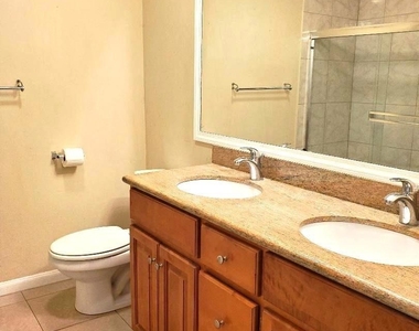 708 Court Ln - Photo Thumbnail 13