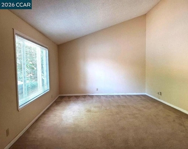 708 Court Ln - Photo Thumbnail 3