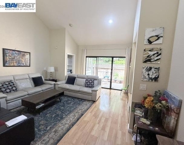794 Praderia Circle - Photo Thumbnail 3