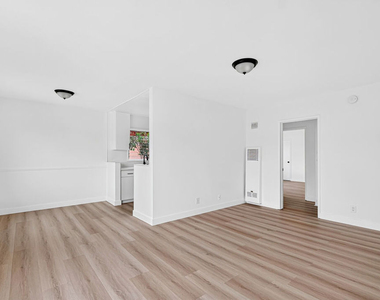4777 San Vicente Boulevard - Photo Thumbnail 7