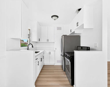 4777 San Vicente Boulevard - Photo Thumbnail 4