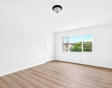 4777 San Vicente Boulevard - Photo Thumbnail 12