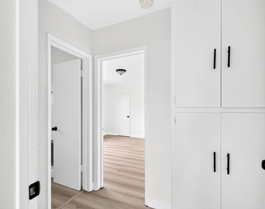 4777 San Vicente Boulevard - Photo Thumbnail 9