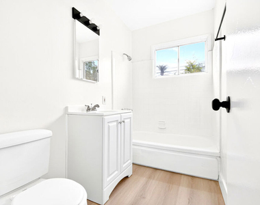 4777 San Vicente Boulevard - Photo Thumbnail 11