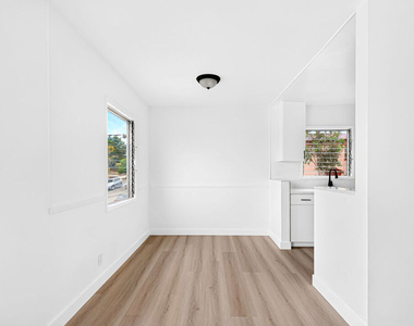 4777 San Vicente Boulevard - Photo Thumbnail 6