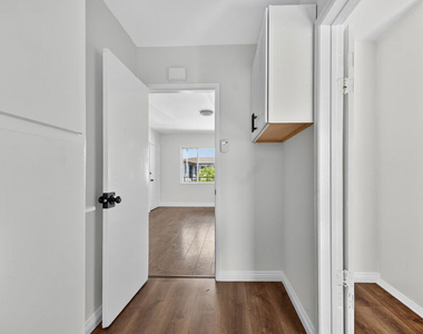 4777 San Vicente Boulevard - Photo Thumbnail 1