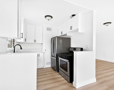 4777 San Vicente Boulevard - Photo Thumbnail 5