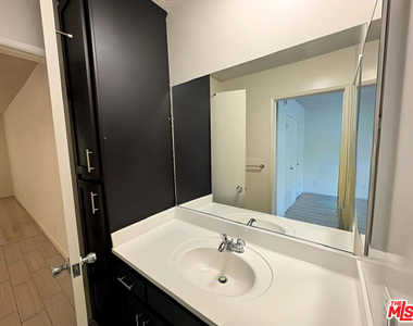 1630 Granville Avenue - Photo Thumbnail 7