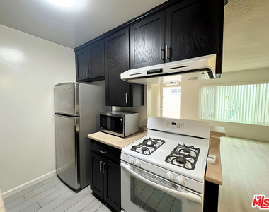 1630 Granville Avenue - Photo Thumbnail 6