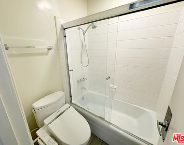 1630 Granville Avenue - Photo Thumbnail 8