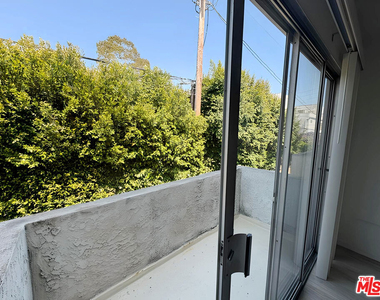 1630 Granville Avenue - Photo Thumbnail 11